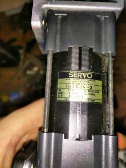Identyfikacja i podłączenie silnika 100V: 3 wyprowadzenia, 257ohm/0.5kohm, jednofazowy, zasilanie