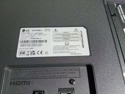 Etykieta znamionowa telewizora LG 43UT81006LA na tylnej obudowie