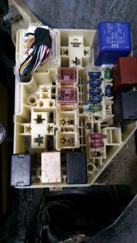 Toyota Yaris 1.5 VVT-i TS 2002 - Identyfikacja przekaźnika spod maski.