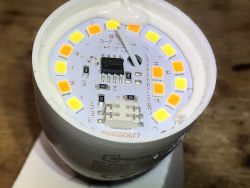 Inteligentna 'żarówka' WOJ14413 WiFi LED CCT - wnętrze, aplikacja, Tasmota