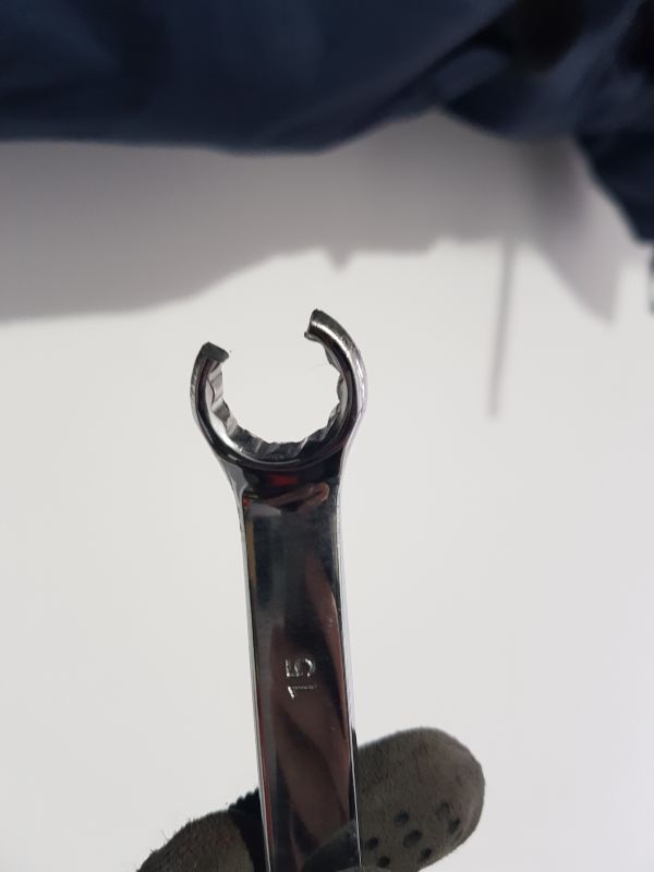 VW Golf V Driver's Door Issue: Eccentric Mandrel Adjustment with 15 Key - Tips Needed