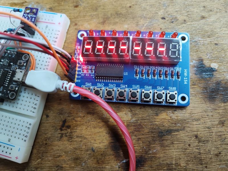 Moduł z wyświetlaczem 7-segmentowym TM1638, diodami i przyciskami