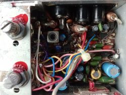 Realistic TRC-217 - tylko szumi, czasami jakiś głos słychać jakby po hiszpańsku czy portugalsku