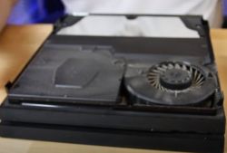 Dlaczego PlayStation 4 Pro nagrzewa się i wyłącza, będąc w trybie HDR?