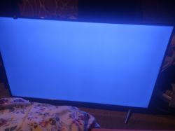 Telewizor z niebieskim ekranem po 20 minutach użytkowania.