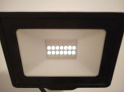 Problem z odłączenie lampy LED do SONOFF Mini [świeci po "wyłączeniu"]
