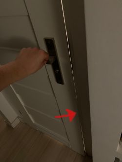 Fixing Non-Closing Bathroom Door: Adjust Simple Hinges, Frame Rubbing Issue (Janek's Photos) Fixing Non-Closing Bathroom Door: Adjust Simple Hinges, Frame Rubbing Issue (Janek's Photos)
