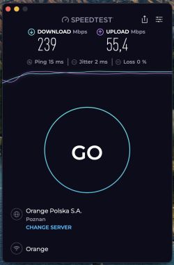 Wynik testu prędkości: pobieranie 239 Mb/s, wysyłanie 55,4 Mb/s, ping 15 ms