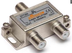 Metalowy rozdzielacz sygnału RF SIGNAL 2772N z dwoma wyjściami i jednym wejściem.
