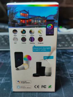 Packaging of Gleco Smart Bulb showing features and compatibility.