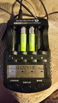 Comparing AAA Varta Ready2use 1000mAh and Eneloop Pro 930mAh Rechargeable Batteries