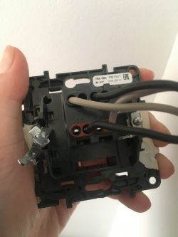 Błąd w podłączeniu wyłącznika krzyżowego - lampa nie świeci, szukam błędu