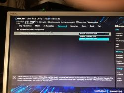 Ekran BIOS z opcjami TPM do wyboru