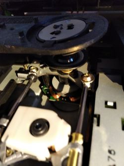 Technics SL-PJ44 - schemat, zacinają się sanki lasera/napęd liniowy?