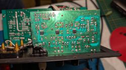 Płytka PCB z elementami SMD i trzema układami scalonymi