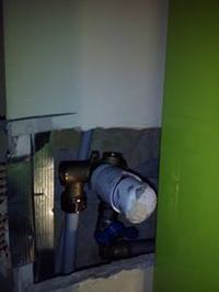 Jak odpowietrzyć ogrzewanie podłogowe po remoncie? Termostat i automatyczny odpowietrznik
