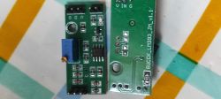Moduł BUCK z komparatorem LM393, widok z przodu i z tyłu płytki PCB