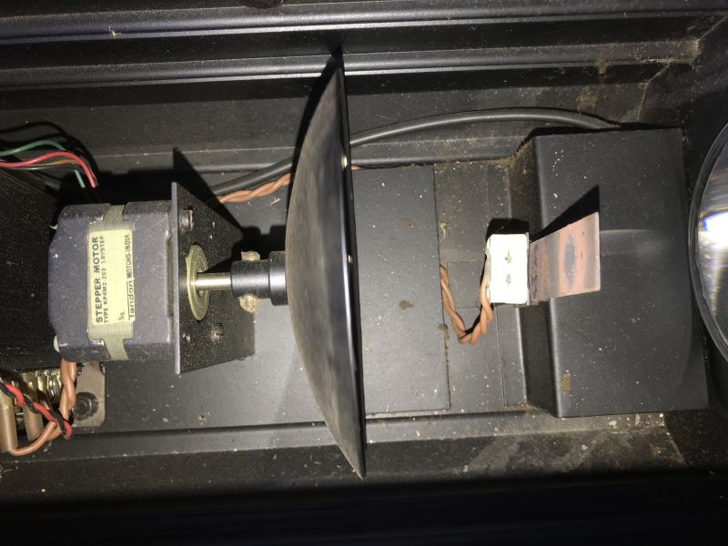 Disco lighting from the pre-DMX era – what lies inside the analogue Trix BrokenSwing 501?