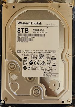Dysk twardy Western Digital 8TB z etykietą informacyjną