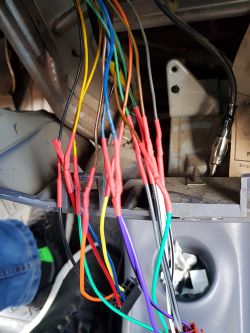 Jak połączyć pocięte kable do radia w Matizie?