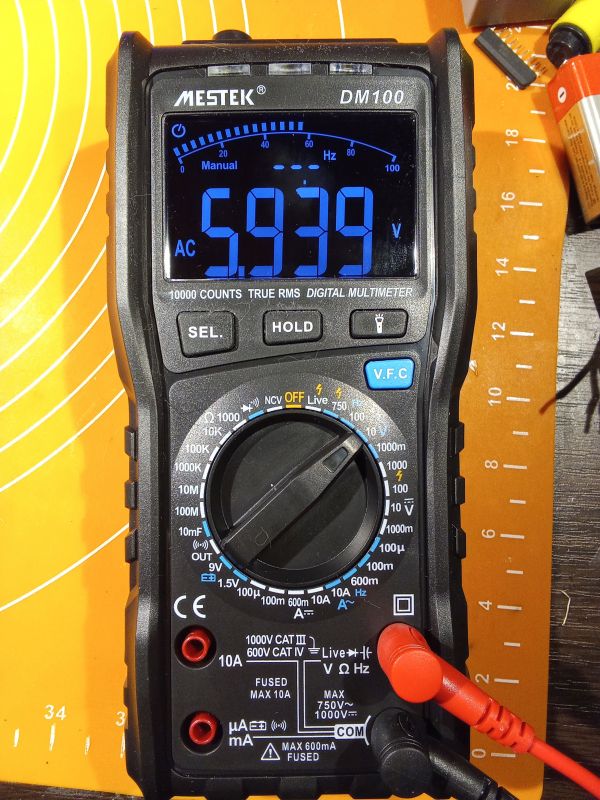 MESTEK DM 100 - miernik uniwersalny dla każdego? Krótki opis i kilka fotek.