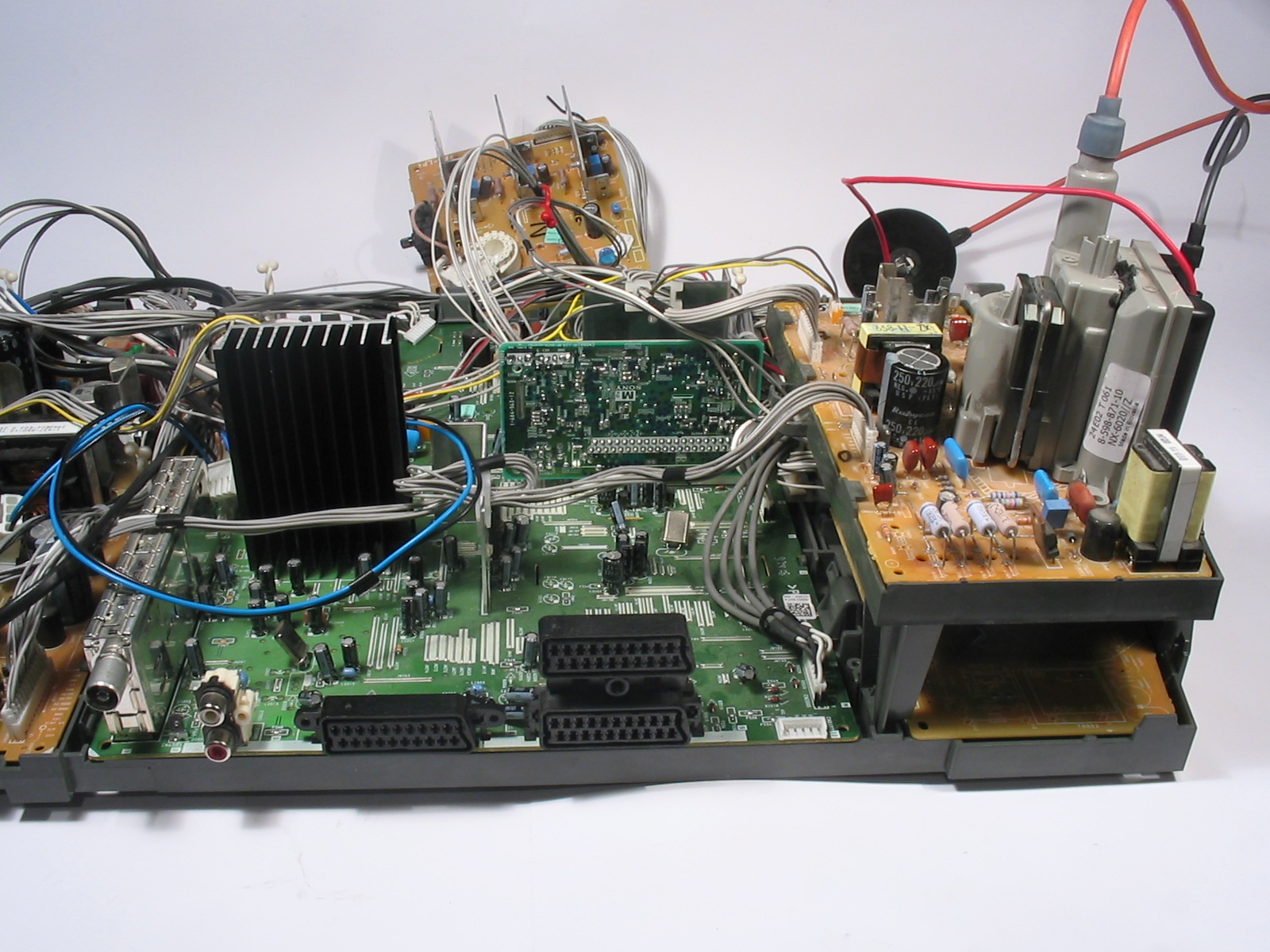 Sony KV-32FX66E - identyfikacja płyty z osobnym laminatem odchylania
