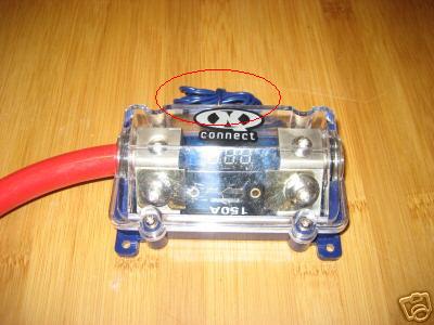 Obudowa na bezpiecznik z wyświetlaczem. Co z tym kabelkiem?