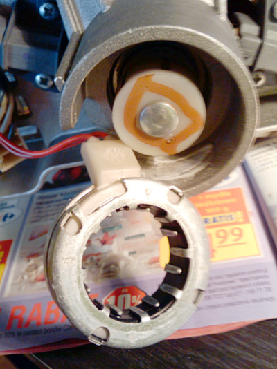 Pralka Polar PTL 1000 - dioda serwis świeci i na pusto działa.