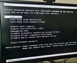 Opcje zaawansowanego uruchamiania systemu Windows 10 na ekranie komputera.