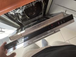 Bosch SRV33A13 – zmywarka ciągle pracuje pompa, buczy, nie startuje program