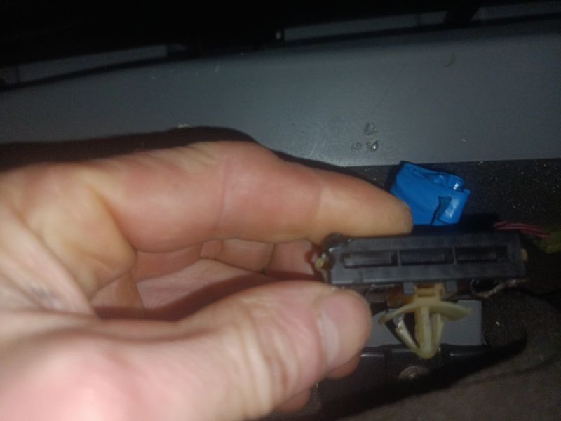 Do czego służą kostki w Chevrolet Lacetti (J200) przy zegarach?