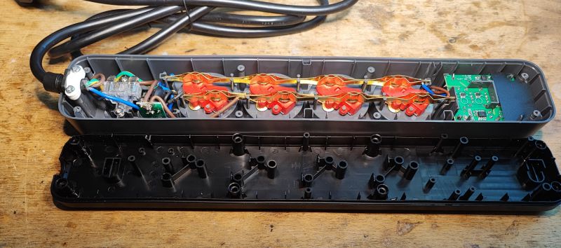Inside the surge protector strip and USB power supply test - SFS133 Defender Surge Protector