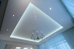 Podwieszany sufit i taśma LED, jak zasilić?