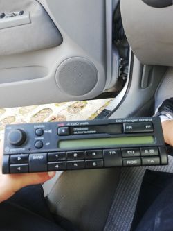 Selecting the Right Connector for Sony Radio in VW Golf 4 Replacement