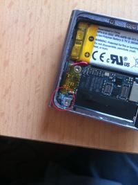 iPod nano 6G - brak podświetlenia ekranu, biały osad na płytce głównej