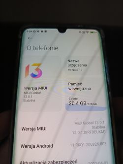 Ekran telefonu wyświetlający informacje o urządzeniu Mi Note 10 z systemem MIUI 13.