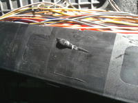 Opel Vectra B 1998r 1.8 gdzie łaczą sie przewody siłowników centralnego zamka