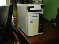Komputer 486 z Windows 95 resetuje się po starcie - jak naprawić?