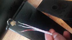 Jak podłączyć przewody do gniazda zasilającego w GYMTEK XB2000?