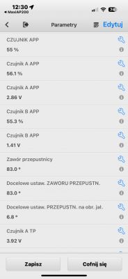 Zrzut ekranu z programu diagnostycznego pokazujący parametry czujników pedału gazu i przepustnicy.