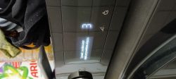 Panel sterowania suszarki Samsung DV90BB7445GB z wyświetlanym komunikatem o sprawdzeniu zamknięcia wymiennika ciepła.