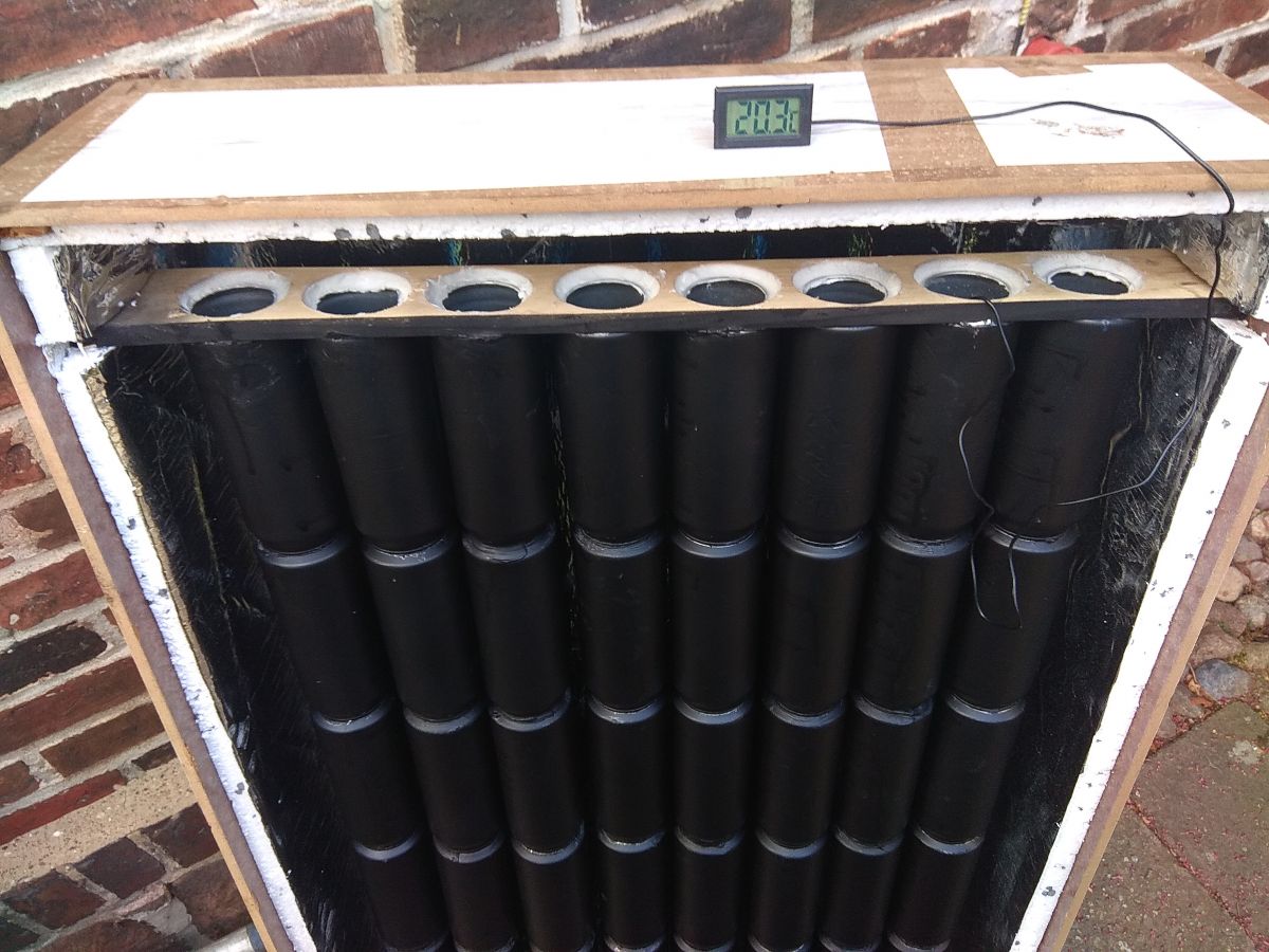 Kolektor słoneczny z puszek po piwie. Maxymalnie za free.