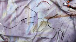 Podłączenie oryginalnego przekaźnika i wtyczek do halogenów w samochodzie Opel Corsa D