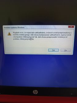 Komunikat instalatora systemu Windows z pytaniem o kontynuację uaktualniania