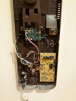 Jak podłączyć unifon Cyfral ADA-03C4 SLIM-A) Jak podłączyć unifon Cyfral ADA-03C4 SLIM-A)