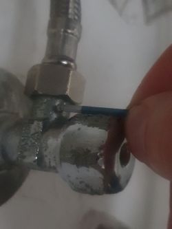 Water shut-off valve: which way to turn it off and how to deal with a jam?