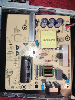 Płyta zasilacza monitora z dużym kondensatorem 450V i układami scalonymi