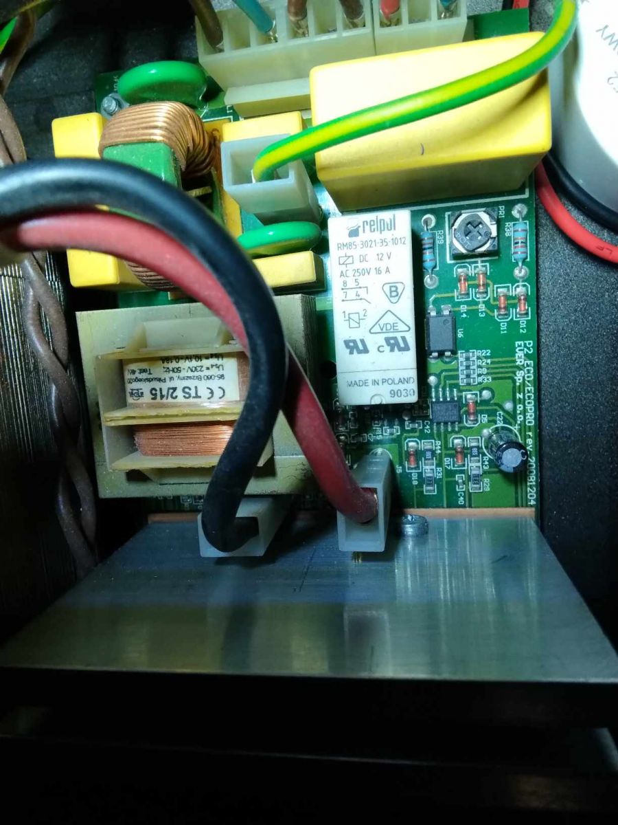 Jaka funkcja potencjometru w UPS Ever Eco Pro 1000 CDS?