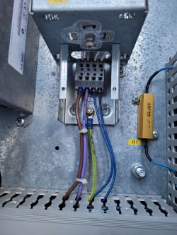 Jak naprawić błąd F0016 w falowniku ABB acs550 -01-015A-4?