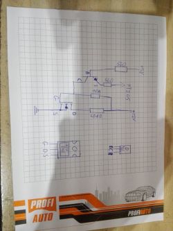 Diody LED 12V sterowane przez tranzystory NPN świecą słabiej